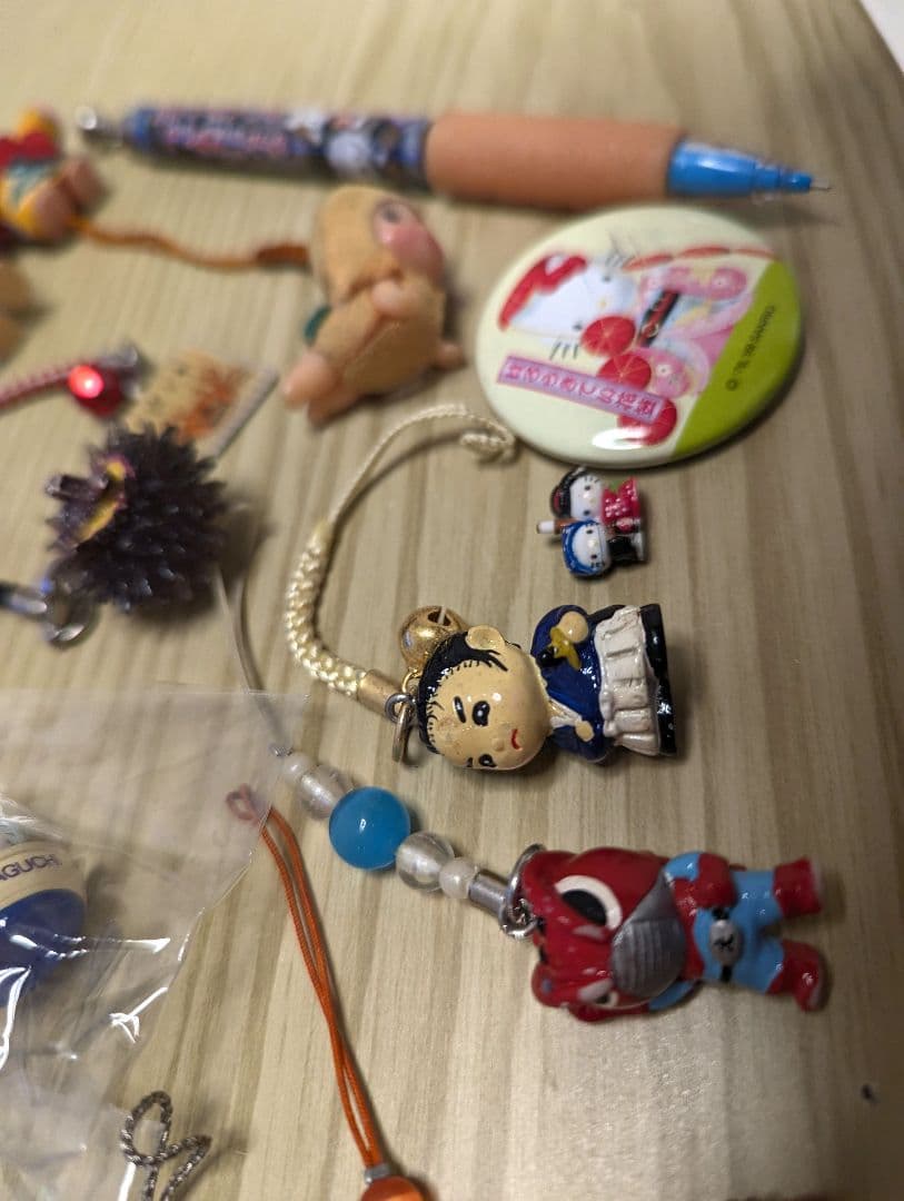 【ご当地】激レア　詰め合わせ　ストラップ　キーホルダー　鏡　文房具
