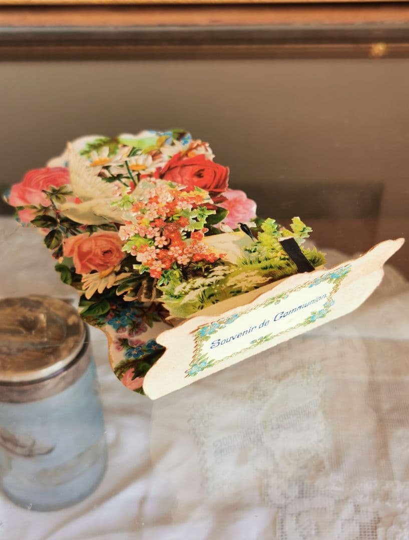 アンティークフランス 立体３層カードカニヴェ 聖体式記念 3D薔薇鳩バード勿忘草