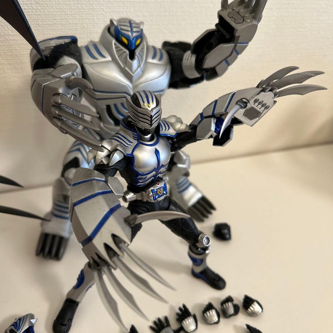 figuarts フィギュアーツ 仮面ライダータイガ ミラーモンスター 真骨