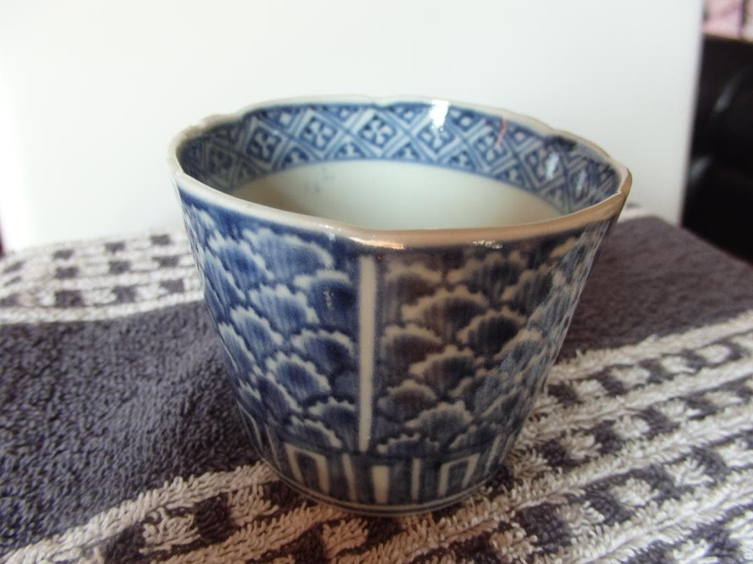 古伊万里　染付　七宝文/葉重ね文　蕎麦猪口　名品