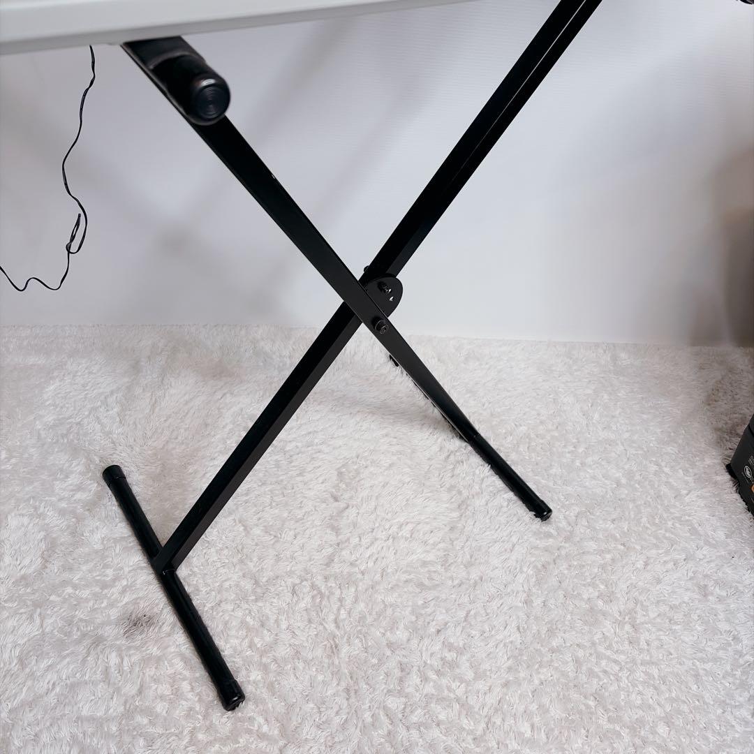 ヤマハ 電子キーボード スタンド付　キーボード 光る鍵盤 EZ-J15