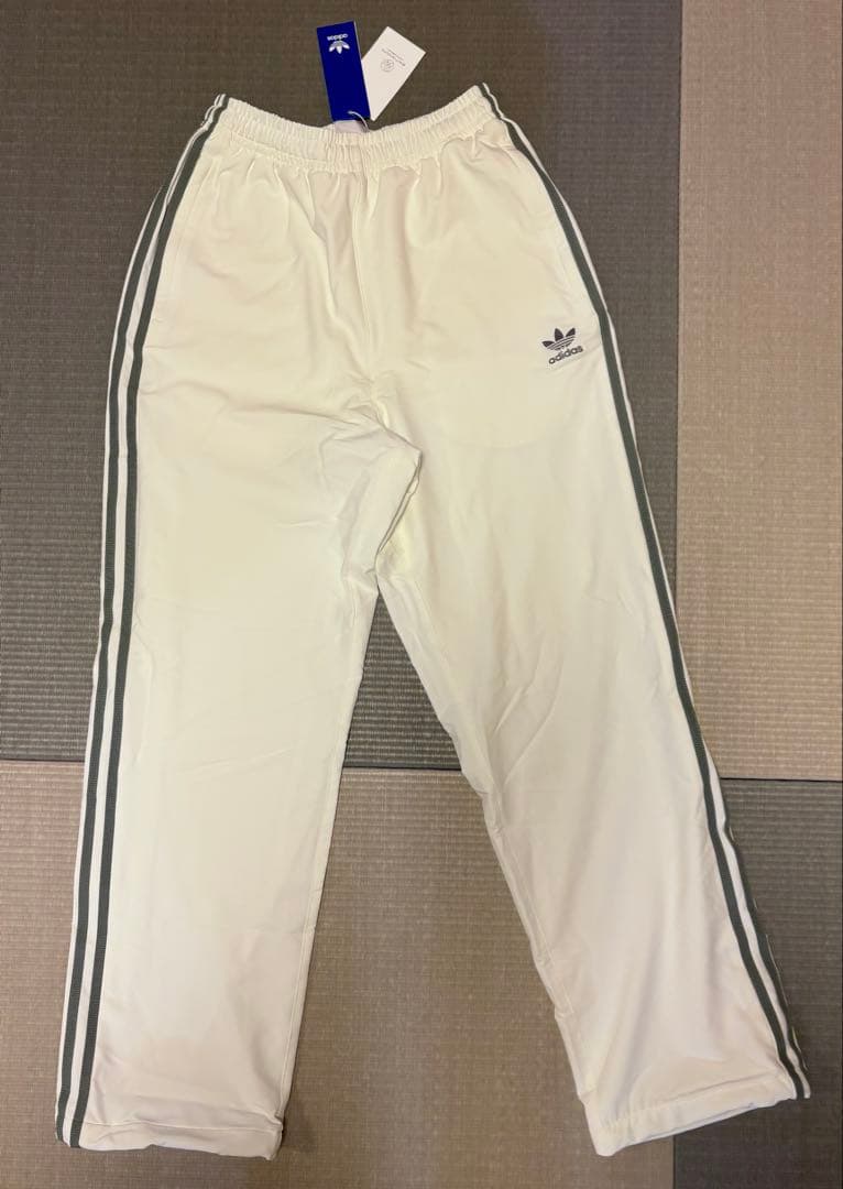 トラックパンツ　アイボリーXS アディダスオリジナルス