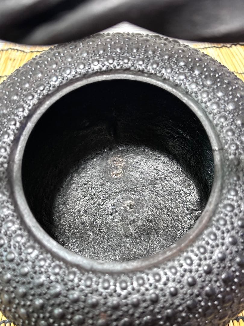 良品、保管品　南部岩鋳造　捻鉉　１５型　東雲亀甲　南部鉄瓶　南部鉄器　鉄瓶