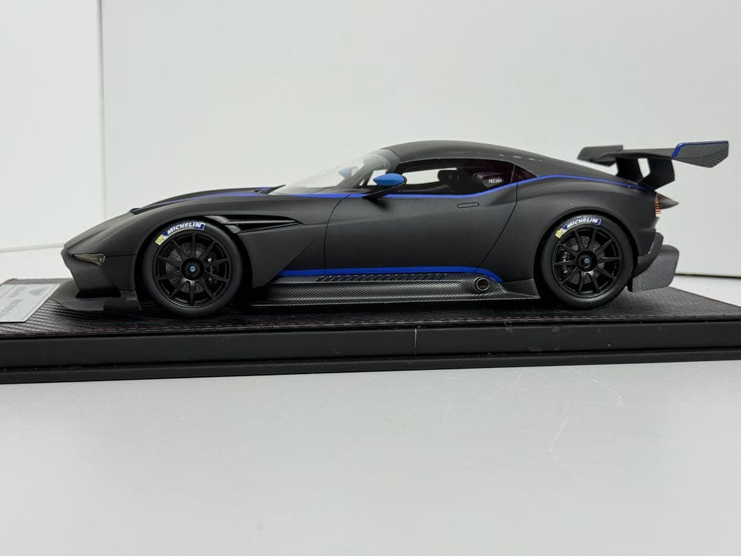 Frontiart 1／18 アストンマーチン ヴァルカン マットブラック