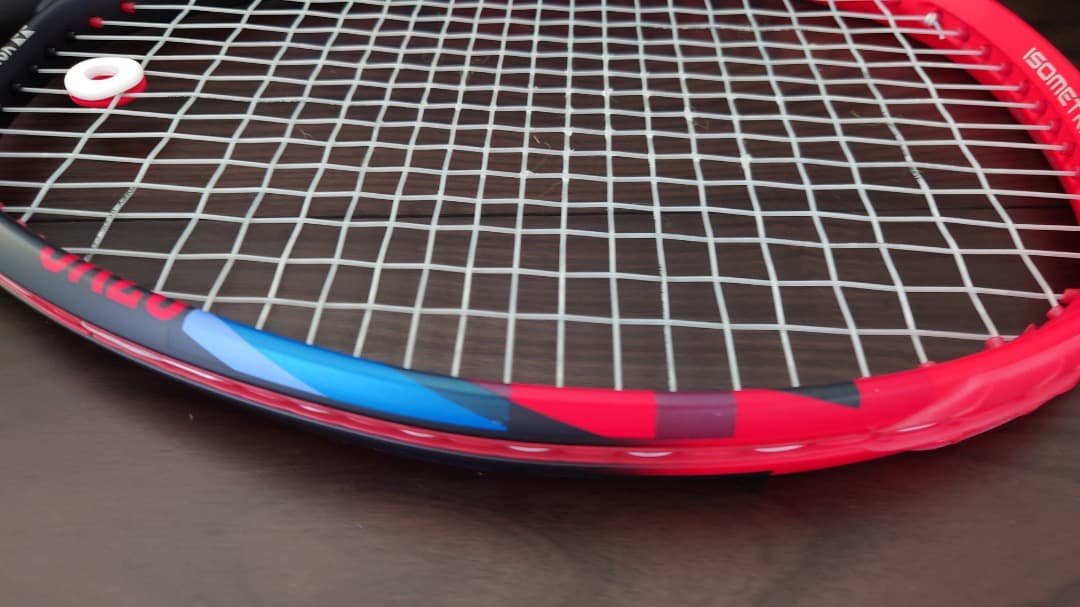 ヨネックステニスラケット　VCORE100