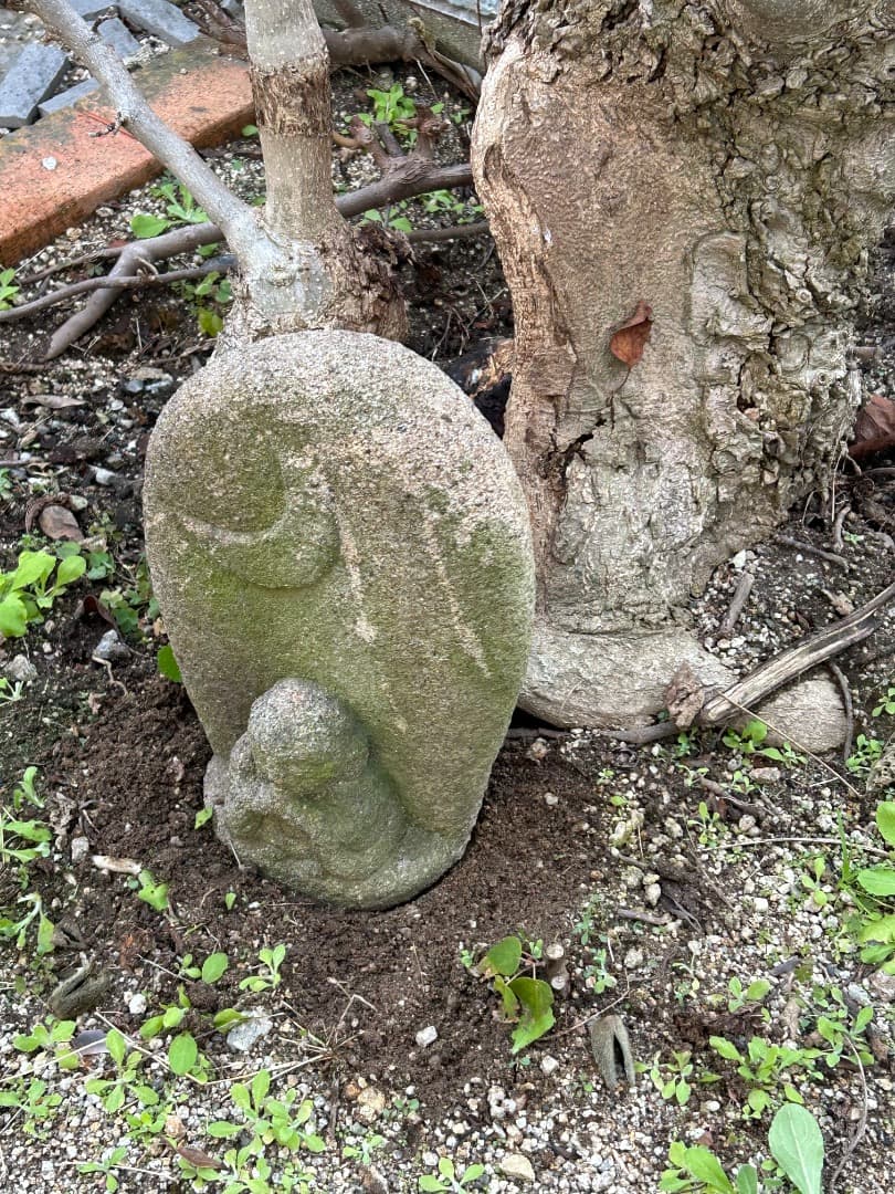 地蔵菩薩と思われる石仏