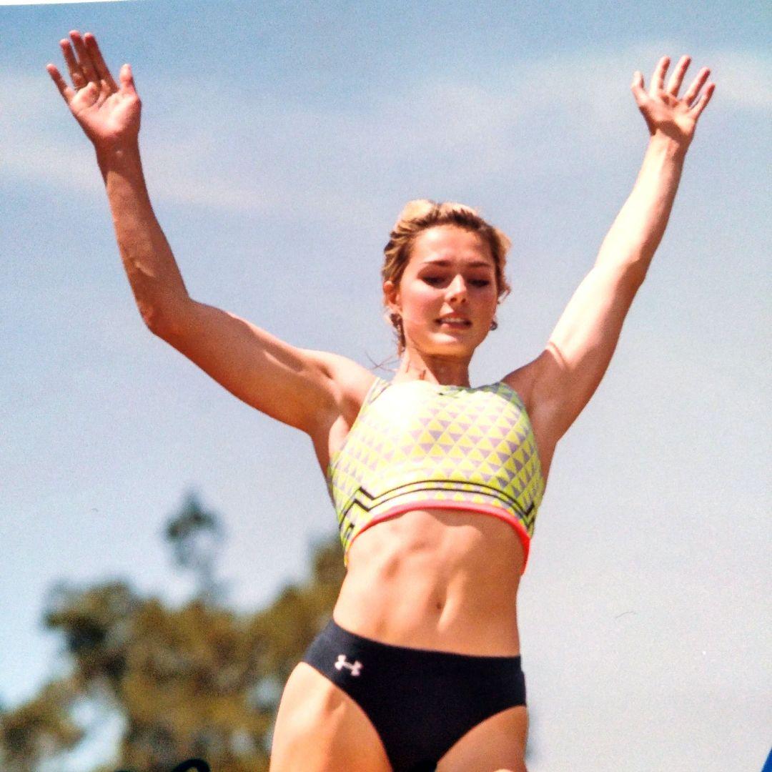 ジョージア・エレンウッド直筆サイン入り2Lサイズ写真…