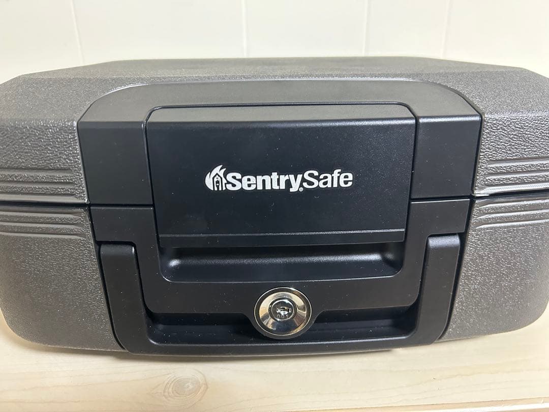 セントリー Sentry Safe 耐火防水金庫 CHW20121