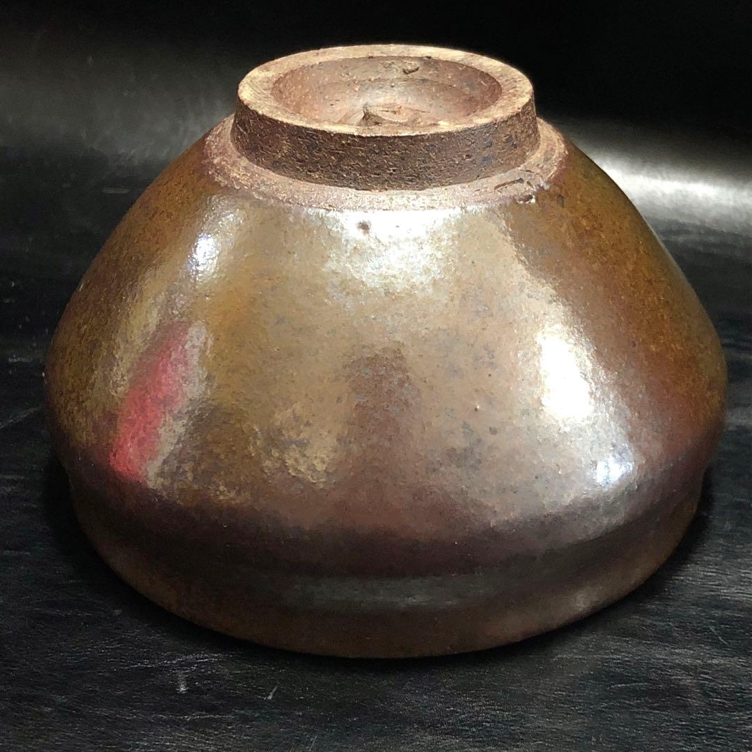 美しい古美術◆蔵から釉薬の垂れがある焦げ茶色の抹茶茶碗が出て来ました。