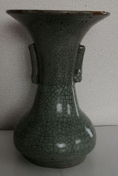 青磁　耳付花瓶