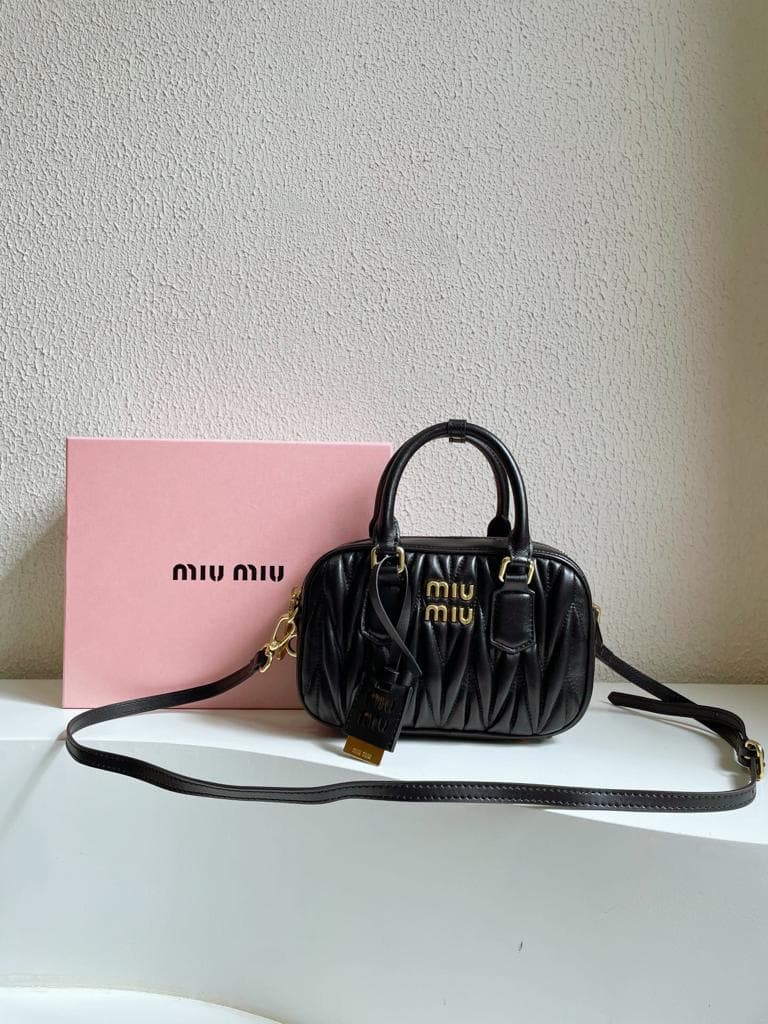 miu miu ブラック ハンドバッグ キルティング