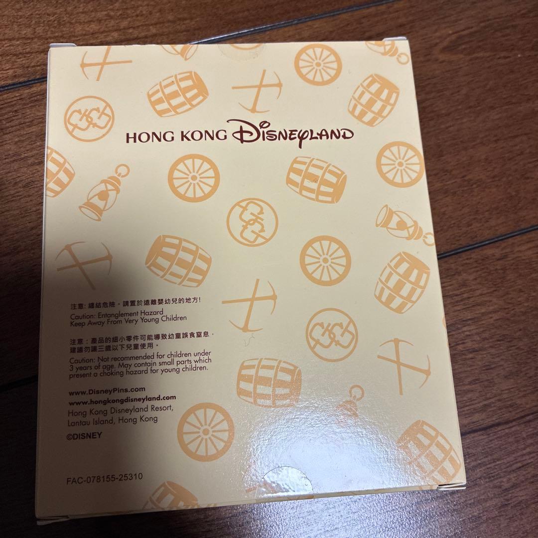 香港ディズニー 年パス 特典 メダル チップ　デール