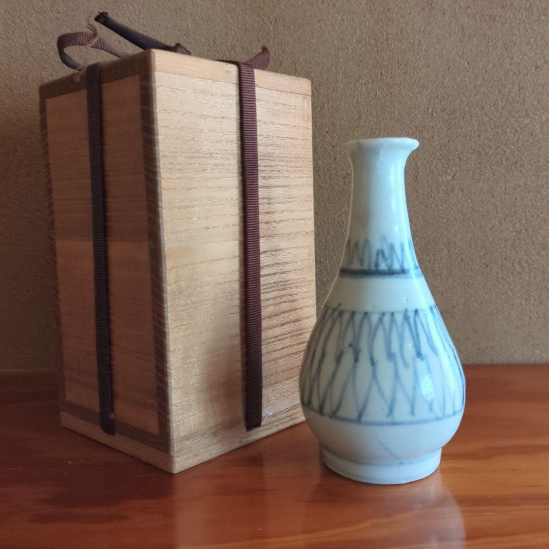 青いストライプ模様の陶器花瓶　骨董品　初期伊万里　徳利