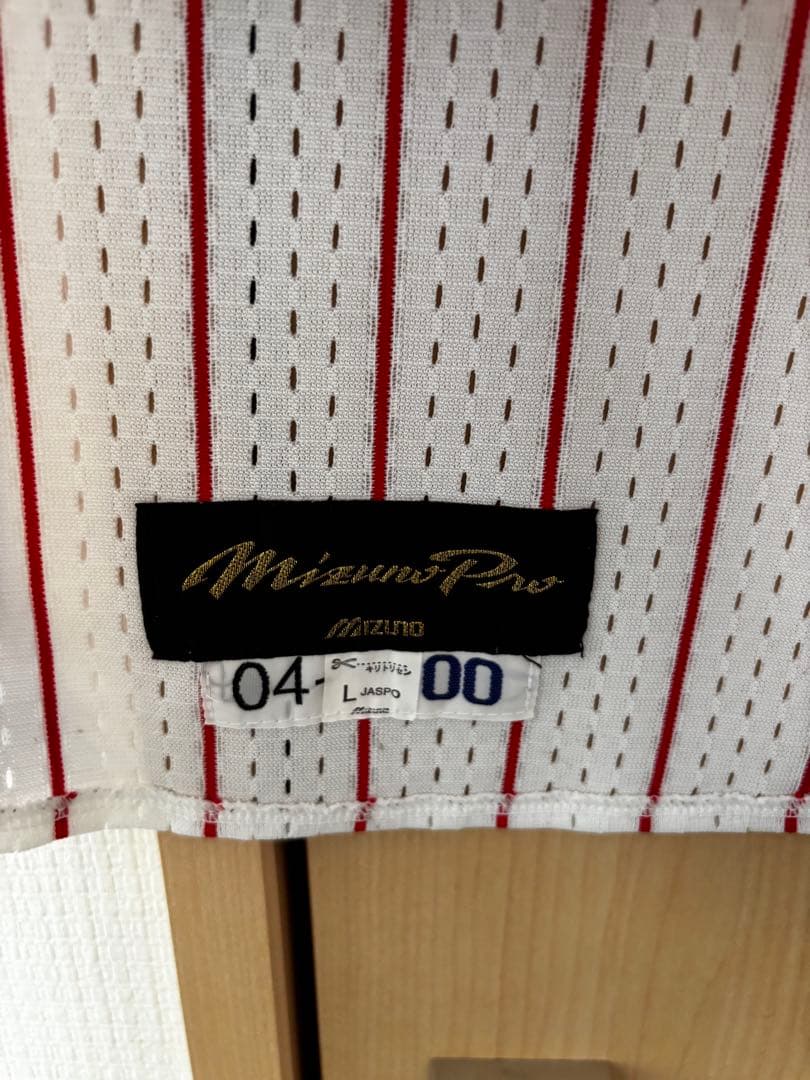 広島東洋カープ　尾形佳紀選手のLサイズ、ホームゲームユニフォーム　プロモデルです