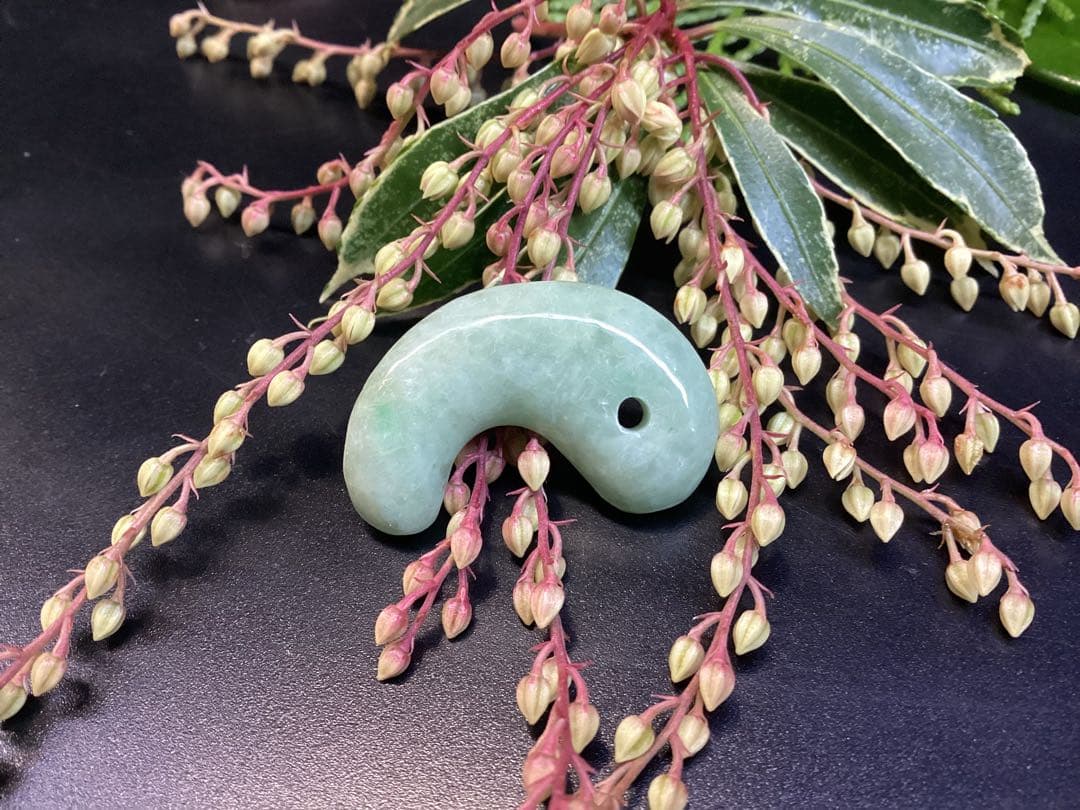 鑑別書付‼️限定品*人気の平塚古墳型 ジェダイト糸魚川翡翠勾玉‼️コレクション級