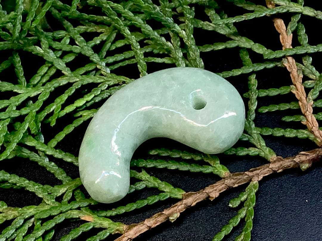 鑑別書付‼️限定品*人気の平塚古墳型 ジェダイト糸魚川翡翠勾玉‼️コレクション級