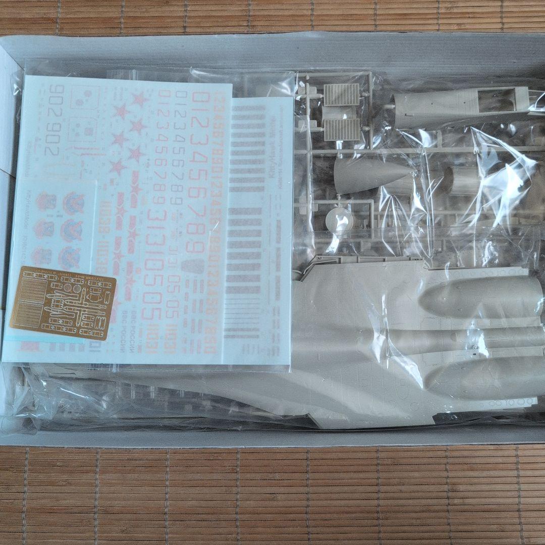 キティホーク　1/48 Su-35 フランカ―E