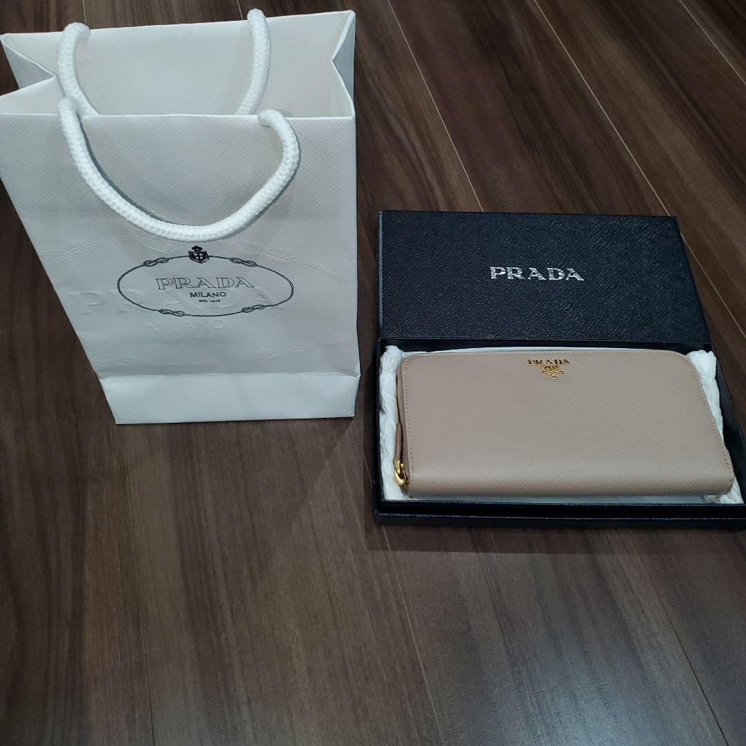 長財布プラダ