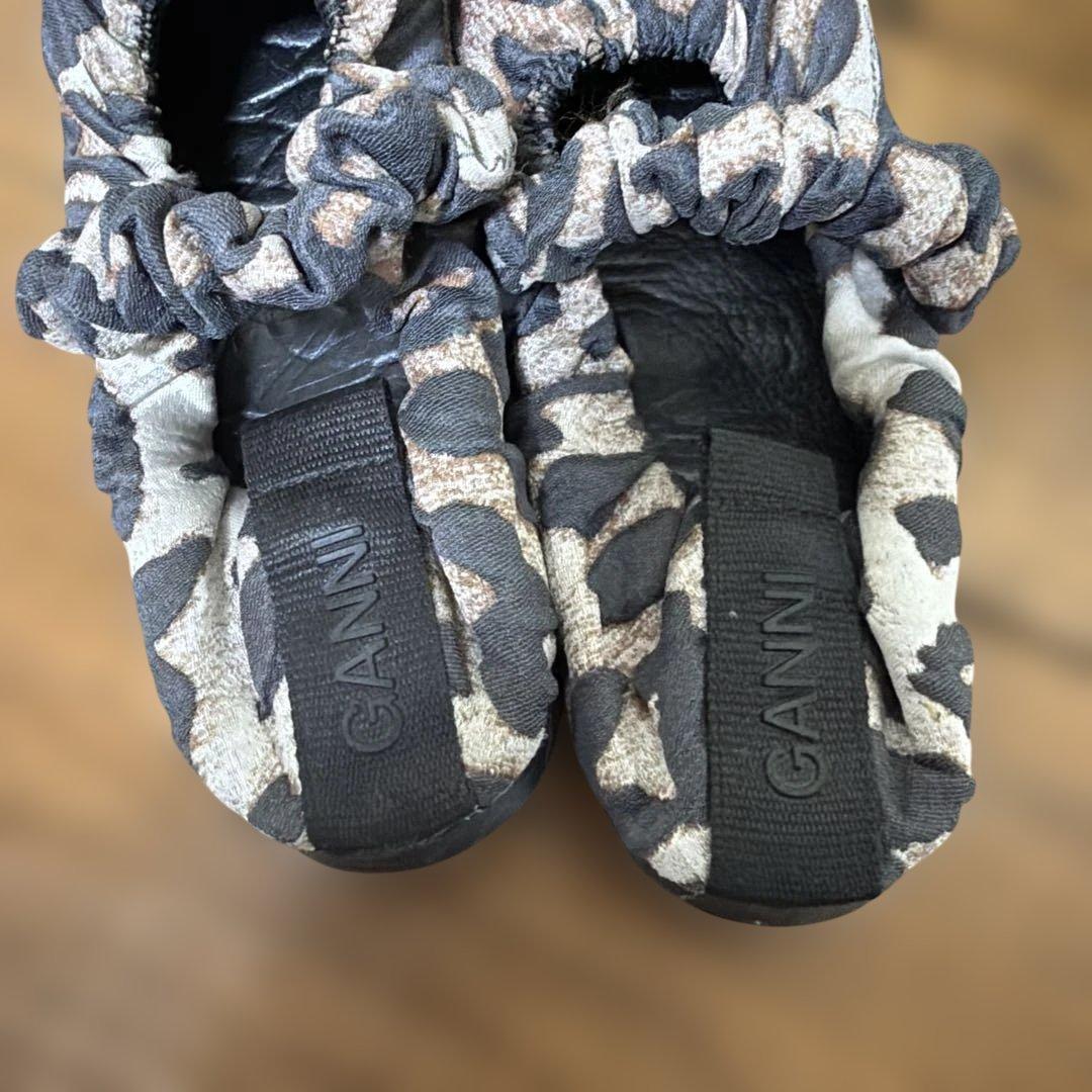 GANNI ヒョウ柄 バレエシューズ