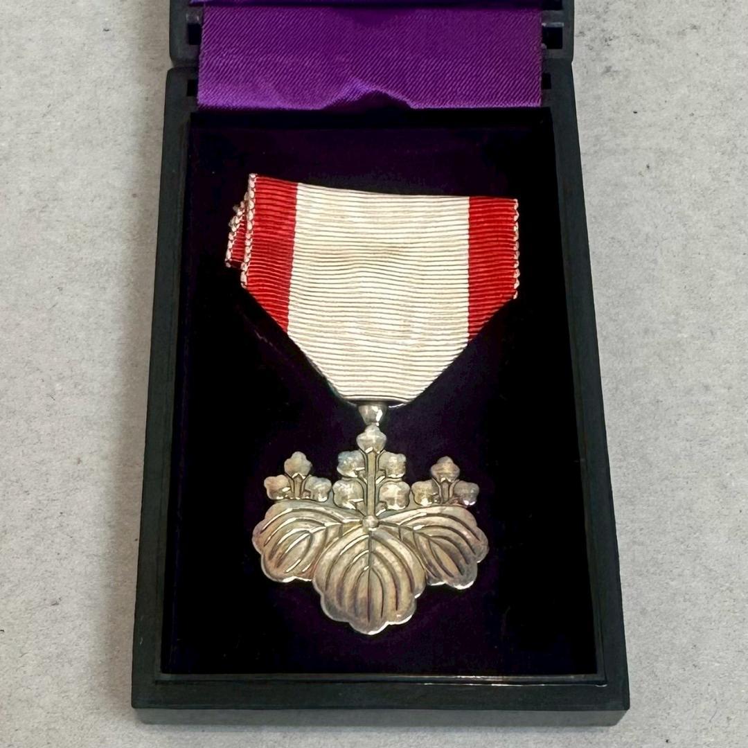 iΦ【セット】勲八等白色桐葉章 勲七等瑞宝章 元箱付き 旧日本軍 顕彰