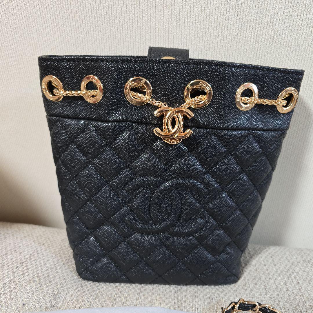 CHANEL ブラック キルティングショルダーバッグ
