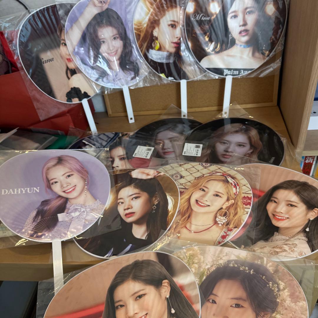 【値下げ中！】TWICE グッズ アルバム 全種類 特典付き