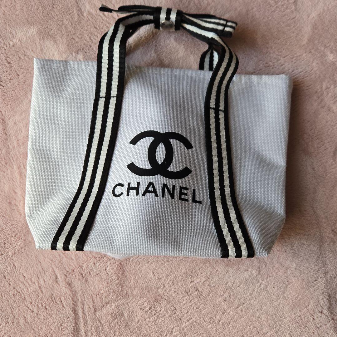 CHANEL ホワイトストライプハンドミニトートバッグノベルティ