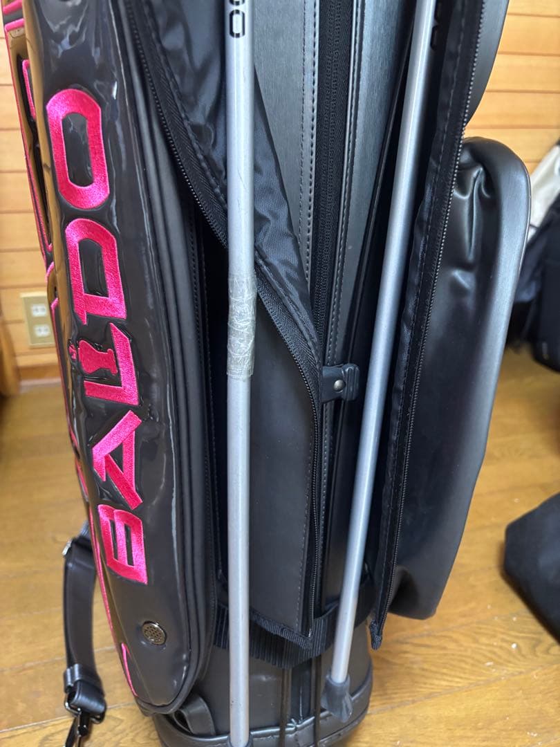 訳あり商品バルド キャディバッグ グレー/ピンクになります！