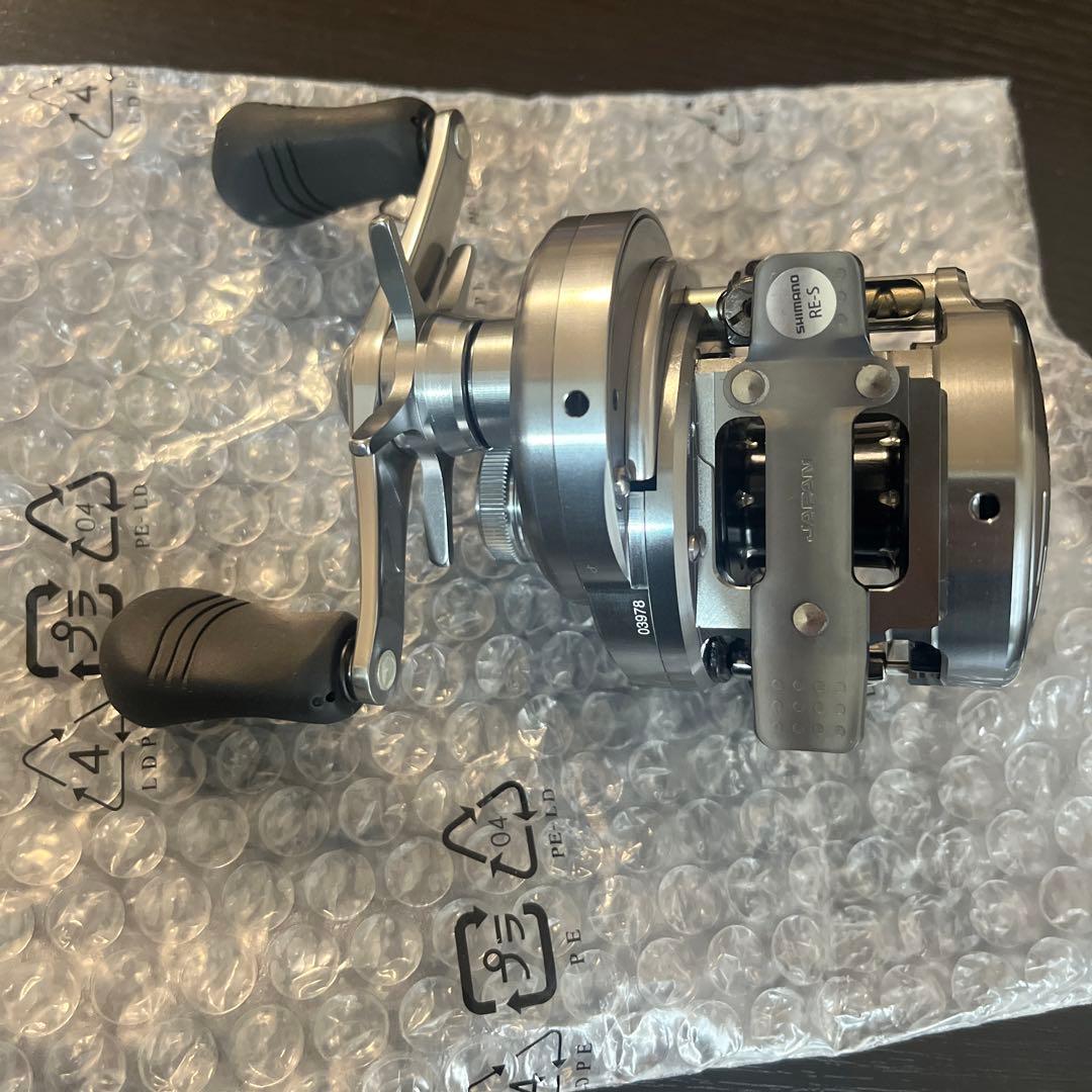 【新品未使用】シマノ 19 カルカッタコンクエスト DC 200 RIGHT