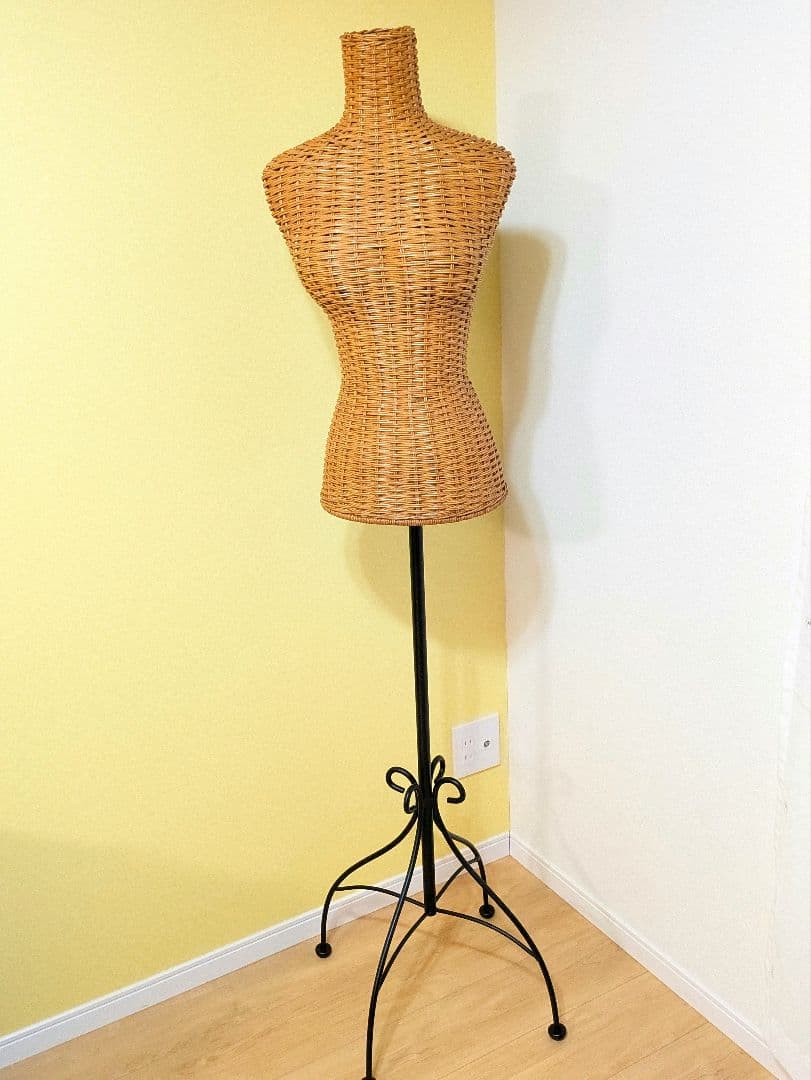 ラタン製トルソー マネキン　ボディ　婦人用ラタントルソー