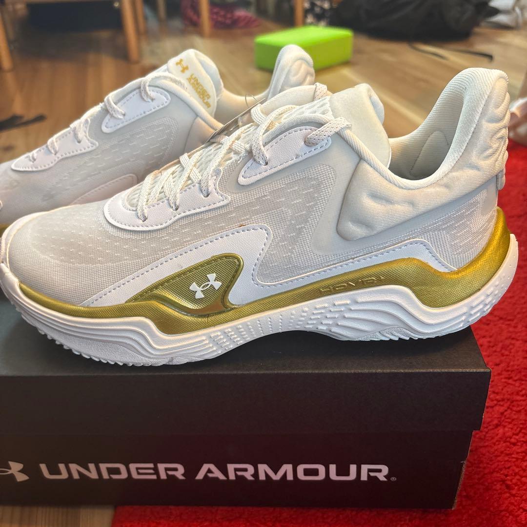 UNDER ARMOUR SPAWN7 ホワイト/ゴールド