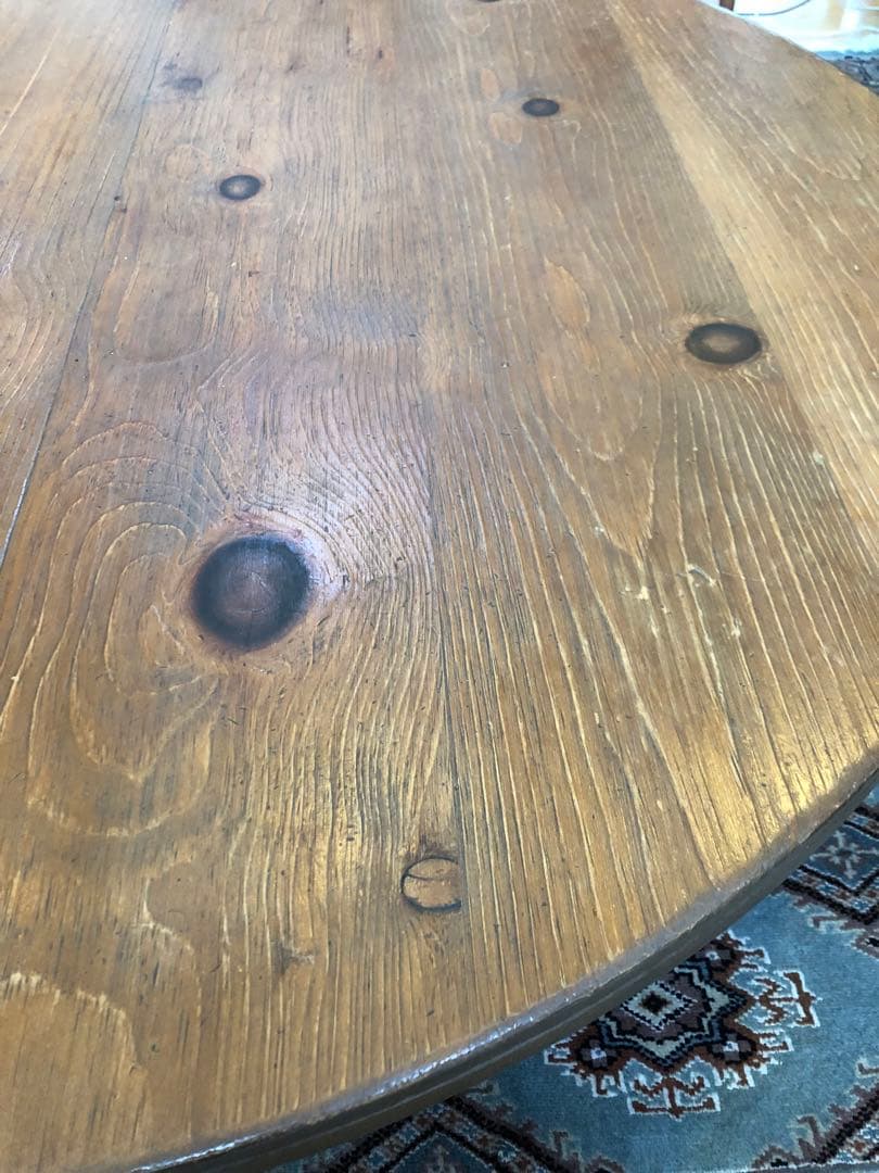 アクタス　円卓