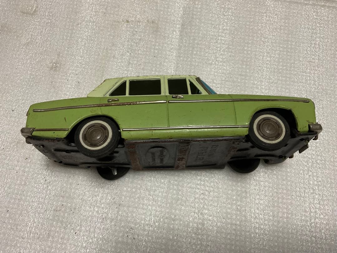 いすゞ・べレル／ブリキカー。バンダイ・ベイビー社製。【ミラー無し、僅かに錆その他