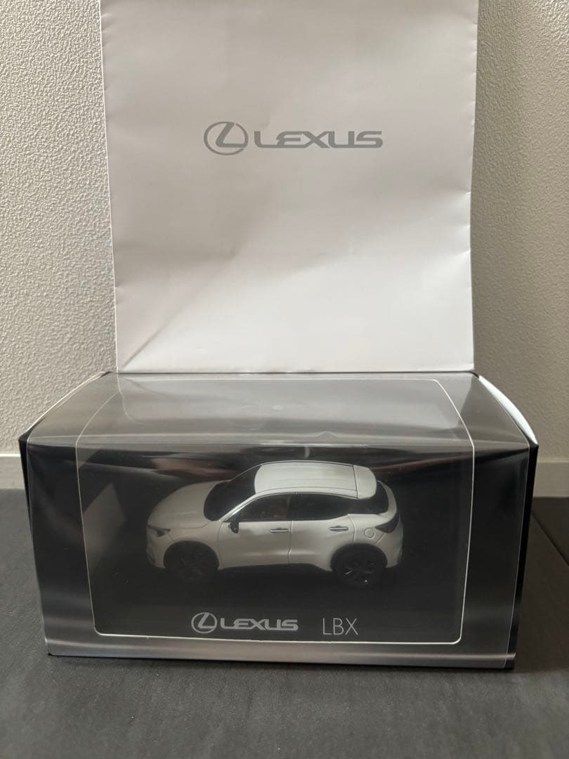 LEXUS LBX ミニカー