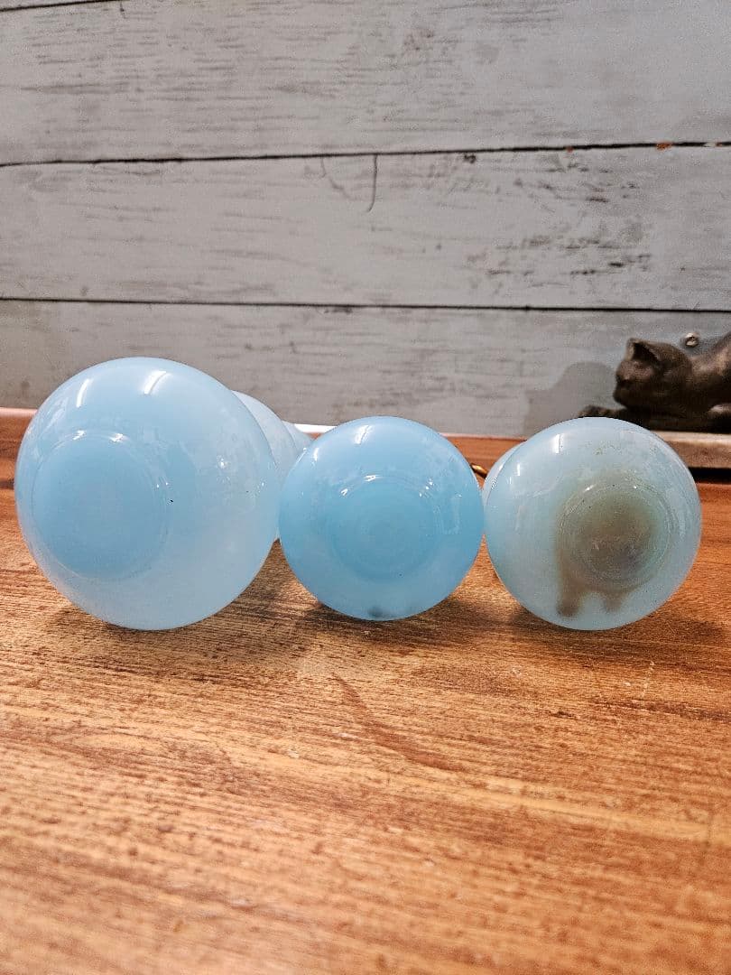 フランスアンティーク オパリンガラスの香水瓶 3本セット ボトル 蓋付き