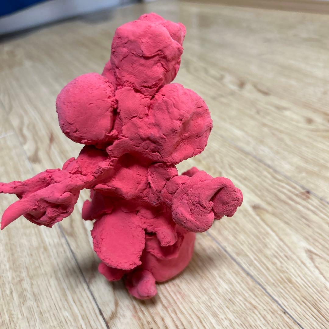 赤い粘土フィギュア