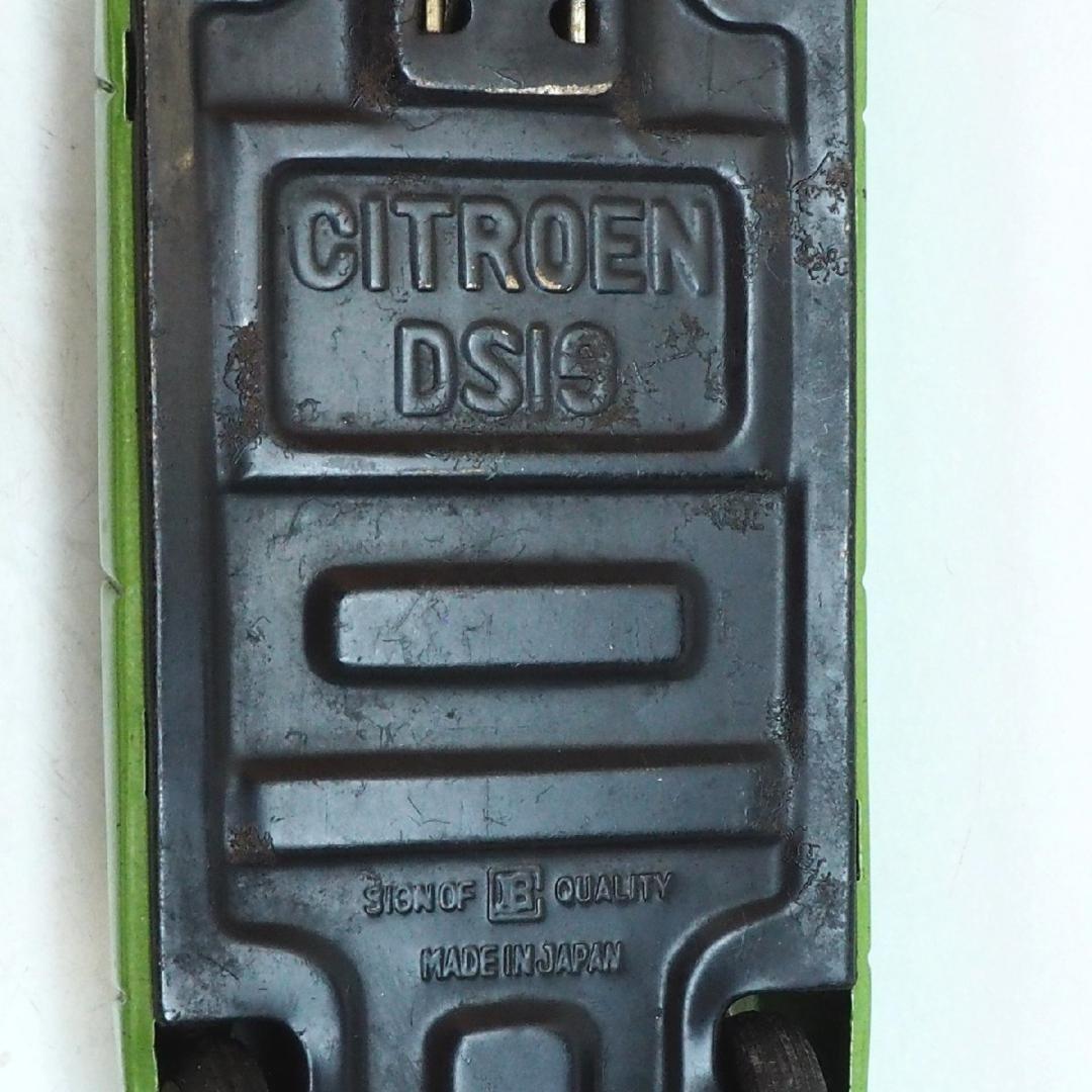 萬代屋【シトロエンDS19セダン黄緑】ブリキtin toy car自動車【箱無】