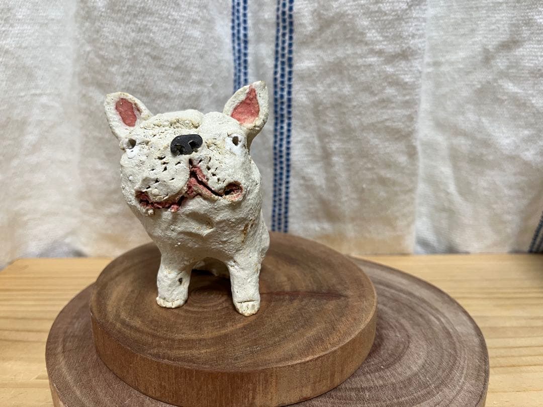 前川幸市　犬　フレンチブルドッグ　置物　陶芸　作家　ボストンテリア　白い犬
