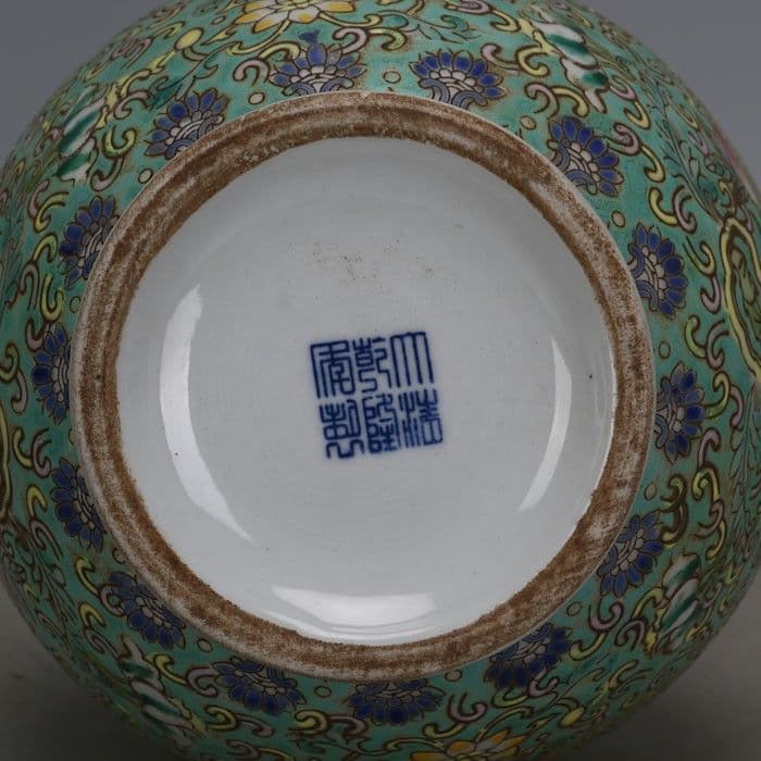大清乾隆粉彩花卉蒔金両耳瓶 景徳鎮 陶磁器 装飾品 現代工芸品 美術品 置物