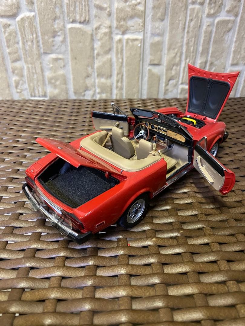 【箱付き】FIAT 124 SPIDER オートアート フィアット