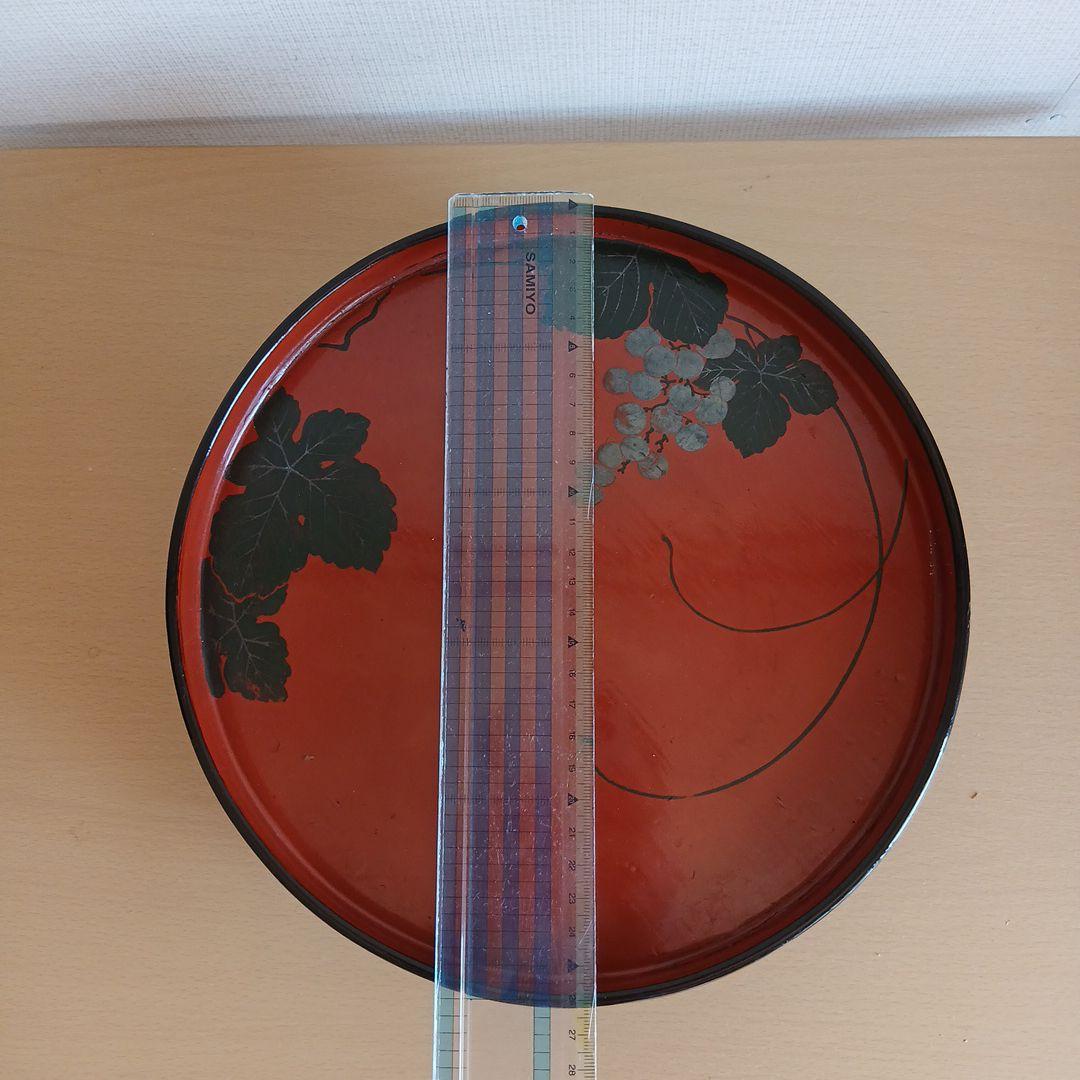 漆器 盆 赤地に黒い葉とブドウの模様