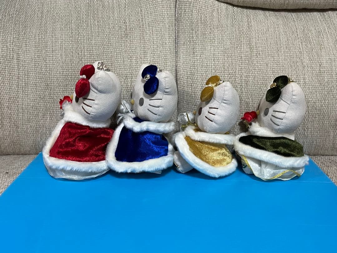 ハローキティぬいぐるみ ビンテージドールコレクション 赤青ゴールド緑　激レア品