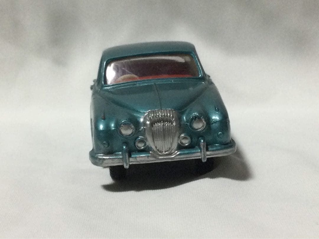 DINKY TOYS DAIMLER 2.5 LITRE ミニカー 昭和41年