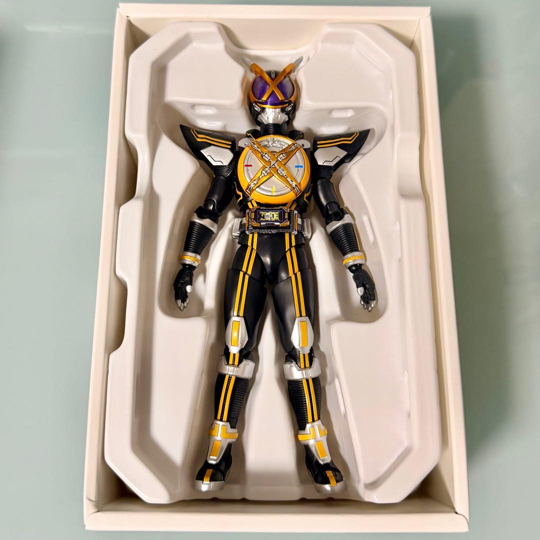 【中古】S.H.フィギュアーツ 真骨彫 仮面ライダーネクストカイザ