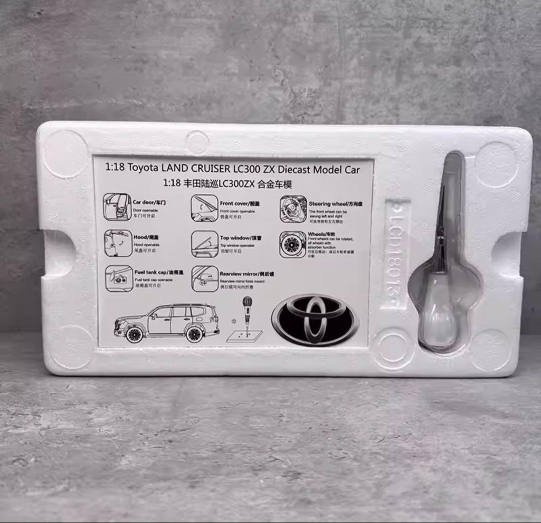 TOYOTA LCD 1:18 ￼Land cruiser ZX (LC300)