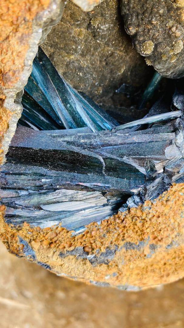 【価格交渉ok！！】2kg超え母岩つき超特大ビビアナイト（藍鉄鉱）青緑色の鉱物