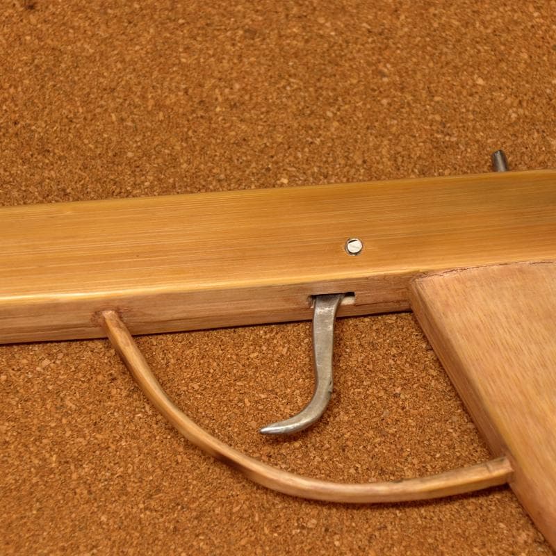ゴム鉄砲　手作り　DIY　竹材　拳銃　ピストル木彫り