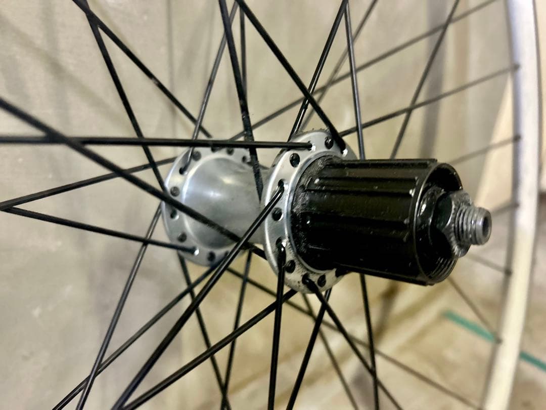 ◆ホワイトリムがカッコいい！◆シマノ製ホイール後輪のみ重量1.15kg