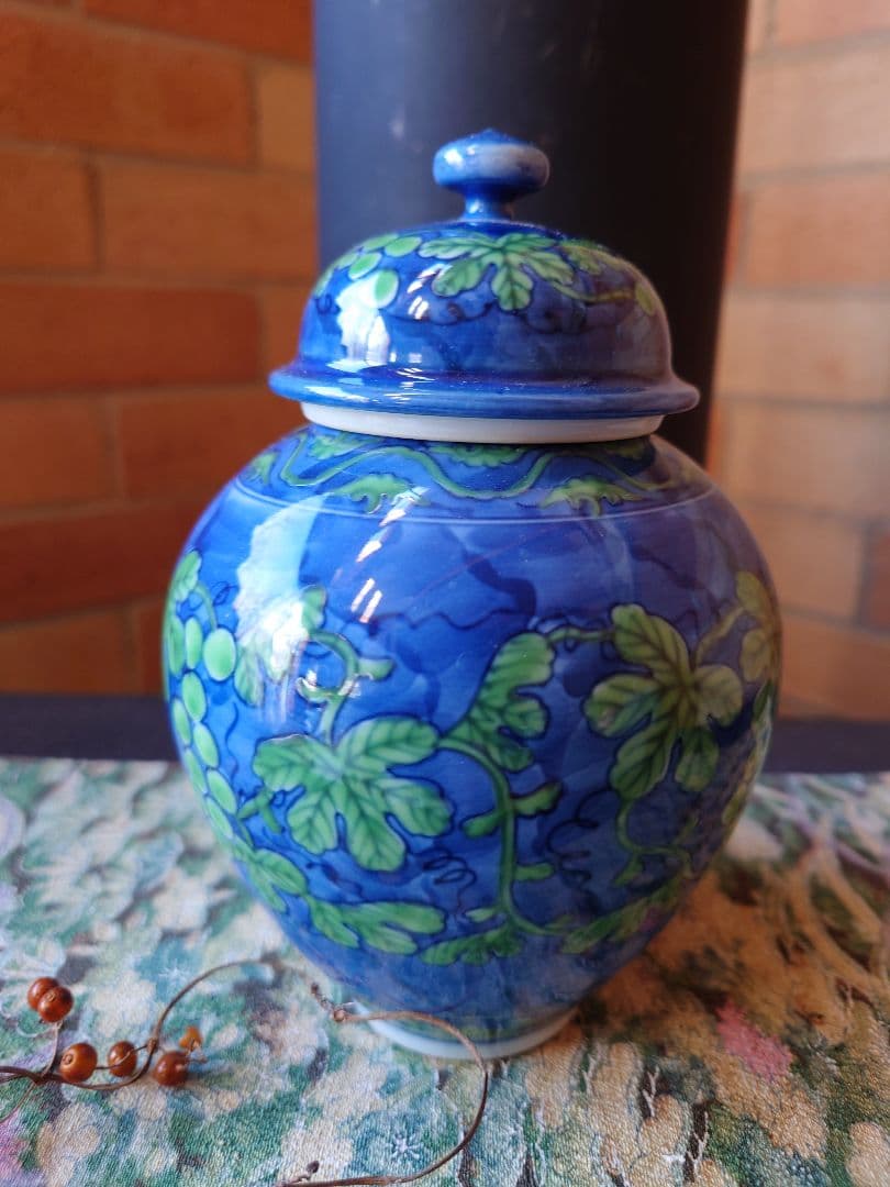 館林源右衛門　中蓋付手描きティリーフポット　茶葉入れ　緑彩葡萄絵　紅茶緑茶中国茶