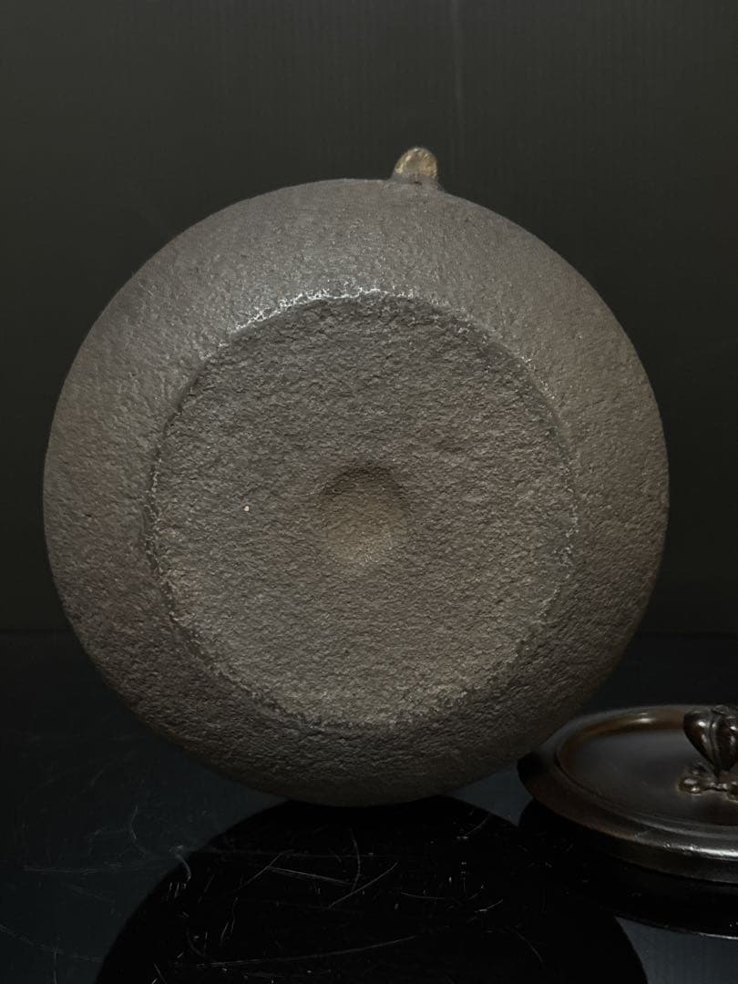 金龍堂 名人造 金象嵌蟹図漢詩 平丸型 宣徳蓋 鉄瓶 茶道具